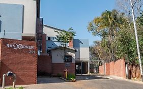 Rand Corner Crib